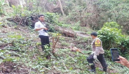 Mayat perempuan ditemukan di jalur pendakian Gunung Kelud Kabupaten Blitar, Selasa (15/10/2024). (Foto : Winanto/beritajatim.com)