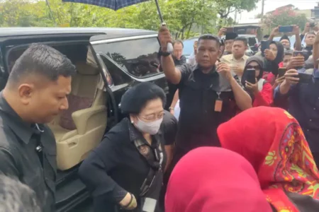 Jelang Pilkada, Megawati Ziarah Tertutup ke Makam Bung Karno Blitar foto berita jatim