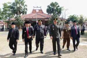 Pj Bupati Pamekasan Ajak Generasi Muda Tanamkan Nilai Pancasila foto