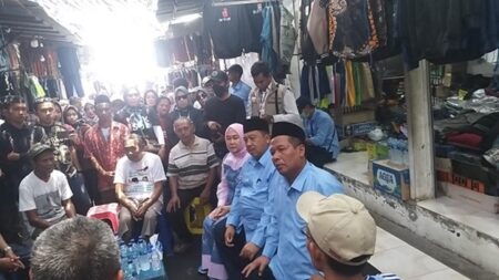 Singgah di Pasar Senggol Jombang, Warsubi-Salman Ingin Jadikan Destinasi Wisata Laiknya Malioboro foto beritajatim
