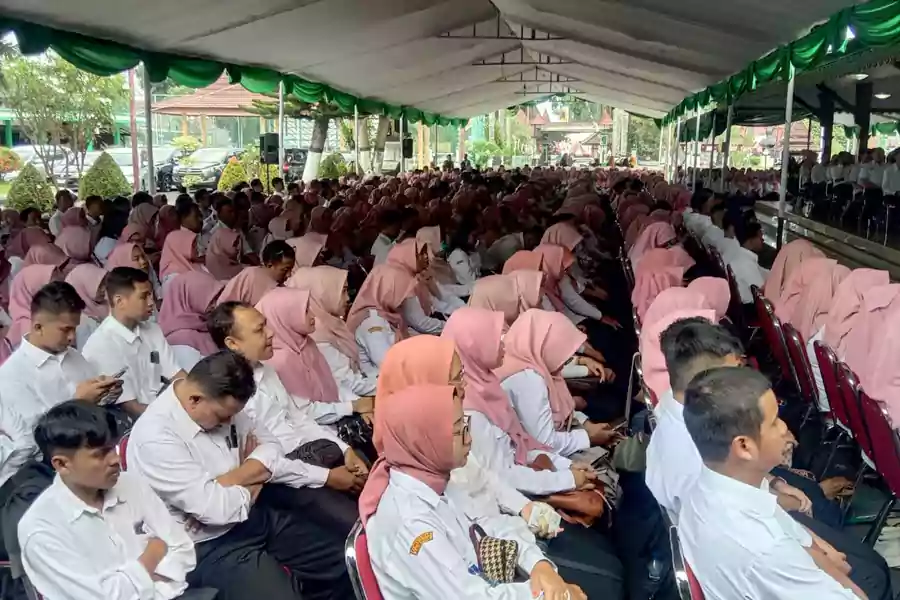 Pegawai PPPK diberikan SK oleh Bupati Blitar tahun 2023 lalu. (Foto: Winanto/Beritajatim.com)
