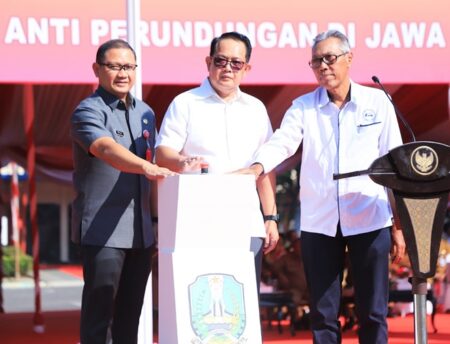 Pendidikan Gratis Berkualitas untuk SMA/SMK, Pemprov Jatim Gelontor Rp7,1 Triliun foto beritajatim