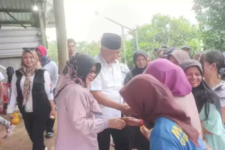 Banyak Petani Milenial Sukses, Sanusi: Harus Kreatif dan Produktif Petahana Bupati Malang HM Sanusi ketika bersama petani milenial di Ngantang.