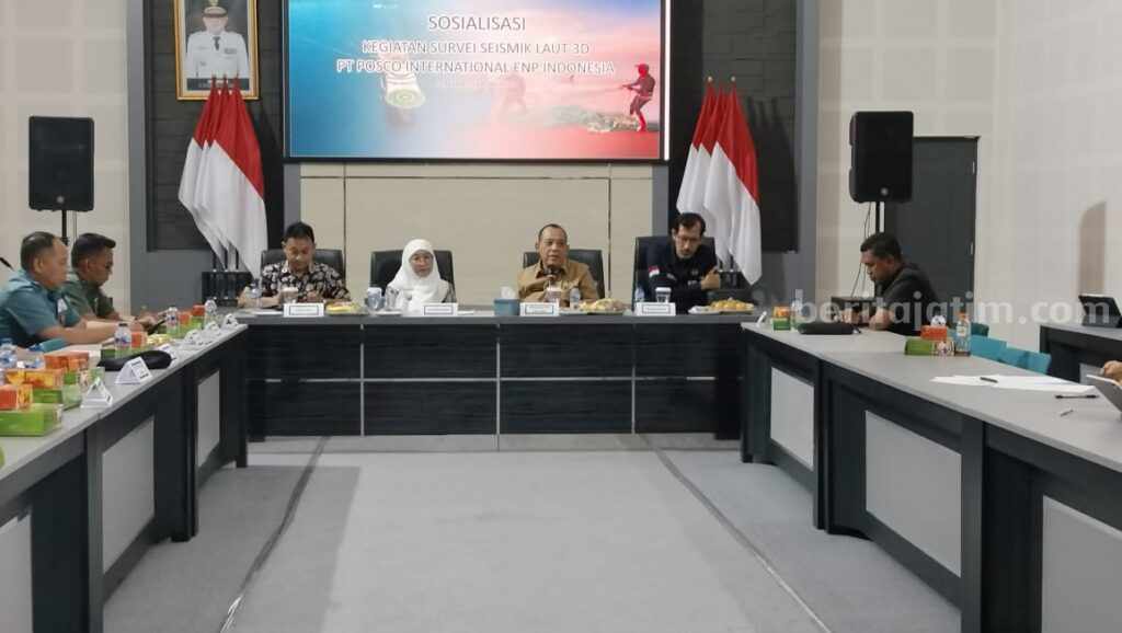 Kadis ESDM Jatim, Aris Mukiyono saat sosialisasi