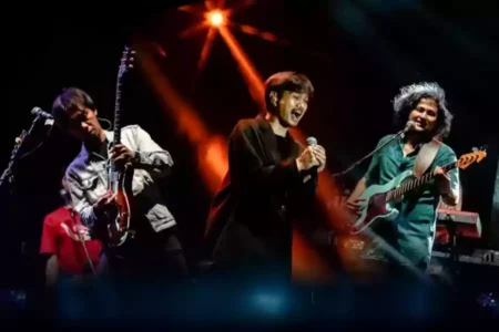 Konser Sheila On 7 di Surabaya: Ini Jadwal, Harga, dan Cara Beli Tiketnya Potret Sheila On 7 saat konser. (Instagram/sheilaon7)