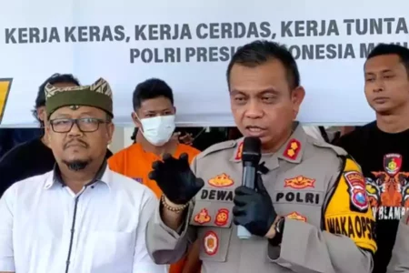 Wakapolresta Banyuwangi AKBP Dewa Putu Eka D, saat ungkap kasus di Mapolresta.