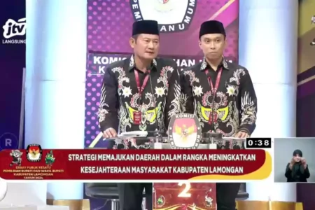 Sempat Terlambat Panas, Duet Yes-Dirham Libas Pertanyaan Panelis Debat Pilkada Lamongan