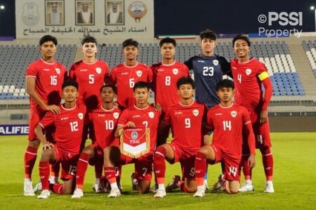 Jadwal Lengkap Timnas U-17 di Piala Asia 2025: Tantangan Berat bagi Garuda Muda Timnas U-17 Indonesia bermain imbang tanpa gol saat melawan Australia di Stadion Abdullah Alkhalifa Alsabah, Kuwait. Foto: PSSI