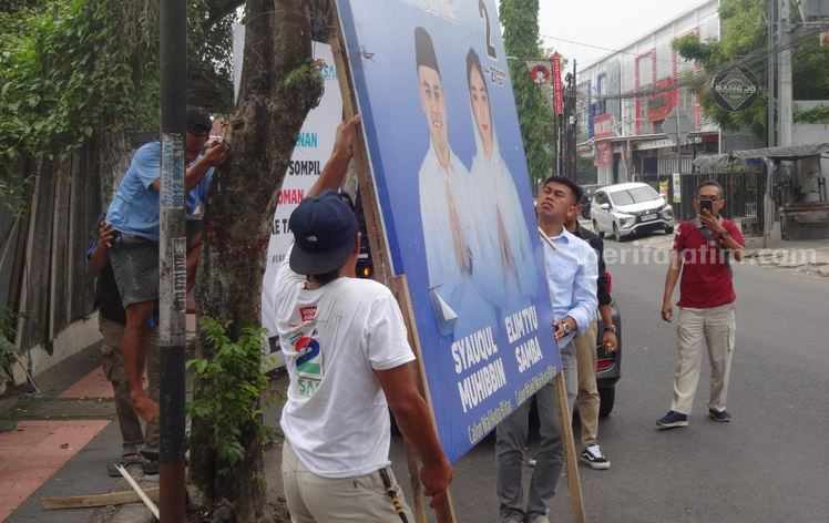 Calon Wali Kota Blitar Ini Copot Sendiri Baliho di Masa Tenang Kampanye Foto BeritaJatim.com