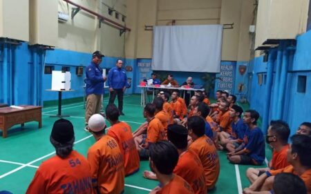49 Tahanan Polda Jatim Salurkan Hak Pilih di Pilkada 2024 Foto BeritaJatim.com