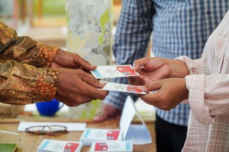 Pilkada Lamongan, Proses Unggah Formulir C Hasil ke Sirekap Hampir Tuntas Foto BeritaJatim.com