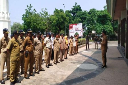 Pj Bupati Probolinggo Jemur 97 ASN karena Bolos Upacara Hari Pahlawan Foto BeritaJatim.com