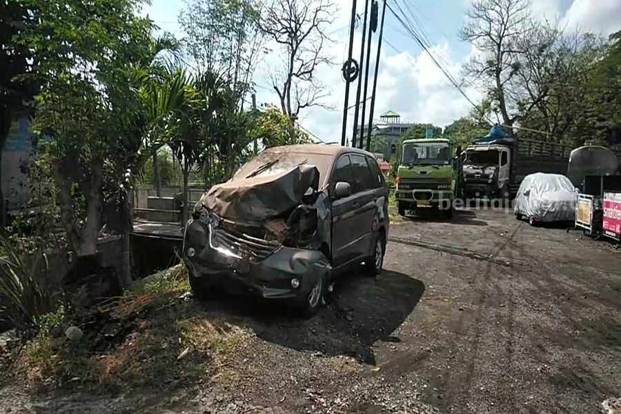 Kecelakaan Beruntun Pandaan, Truk Tabrak Truk lalu Ditabrak Avanza Foto BeritaJatim.com