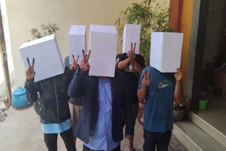 Relawan Pendukung Kotak Kosong Kota Pasuruan Lakukan Aksi Simbolik Foto BeritaJatim.com