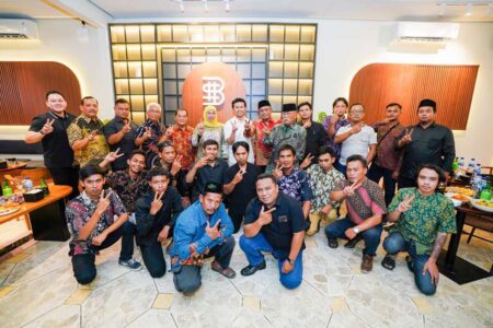 Tokoh PSHW Minta Khofifah-Emil Bina Atlet Silat Berprestasi Kelas Dunia foto beritajatim