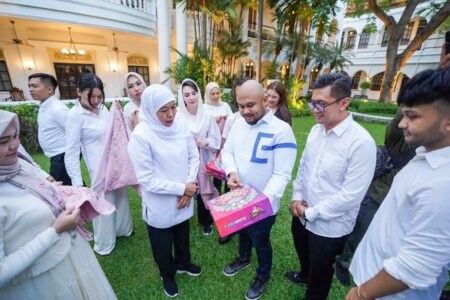 Khofifah Apresiasi Kreativitas Relawan Ekonomi Kreatif untuk Kampanye Paslon 02 Foto BeritaJatim.com