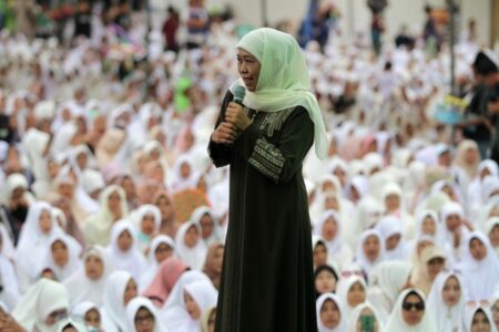 Hadiri Shalawat Akbar Bersama Khofifah, Mas Iin Apresiasi Santri Bumi Shalawat Foto BeritaJatim.com