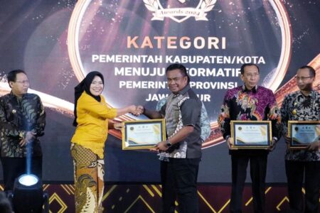 Pemkab Sidoarjo Raih KI Award 2024 Kategori Menuju Informatif Foto BeritaJatim.com
