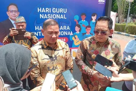 Peringatan HAI dan HGN ke-79, Pj Gubernur Jatim: Guru Bukan AI Foto BeritaJatim.com
