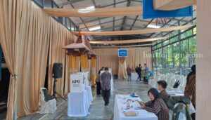 Sediakan Makan dan Minum Gratis, Begini Keunikan Dekorasi TPS 09 Gadingkasri Kota Malang Foto BeritaJatim.com