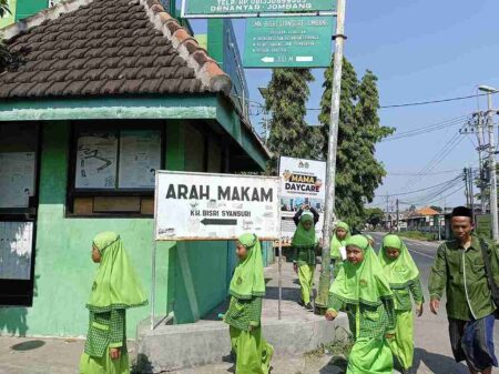 Siswa SDI NU Pare Kediri Diajak Menapaki Jejak Semangat Ulama di HSN 2024