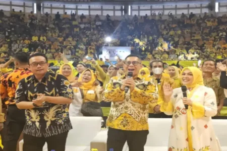 Silaturahmi Ribuan Relawan dengan Adies Kadir di DBL Surabaya, Bukti Solid Foto BeritaJatim.com