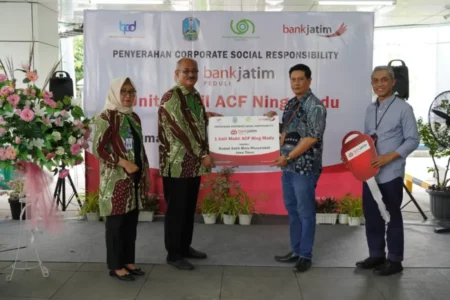 Bank Jatim Serahkan CSR Mobil Operasional untuk RSMM Jatim Foto BeritaJatim.com