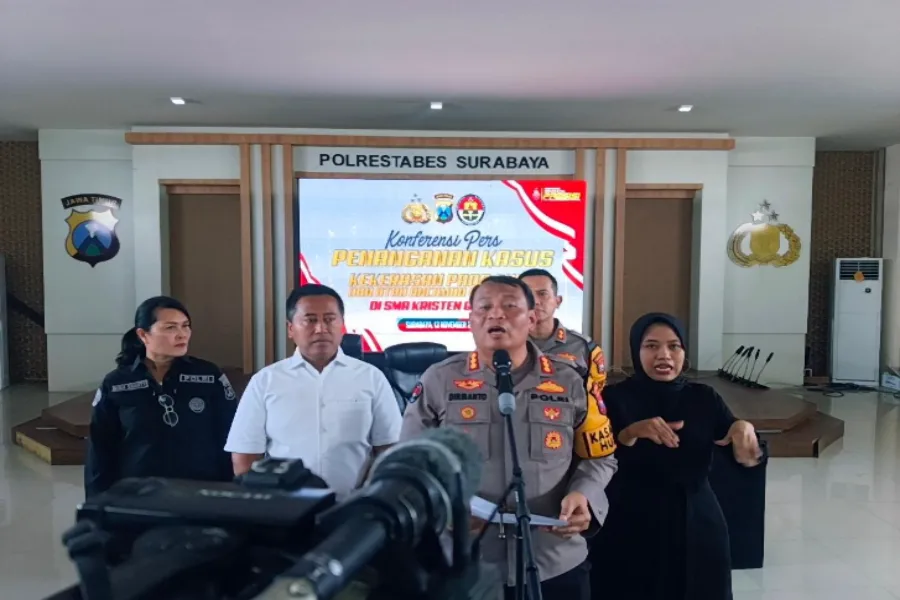 Nasib Siswa SMA Gloria Surabaya Disuruh Menggonggong Trauma, Justru Diskors Foto BeritaJatim.com