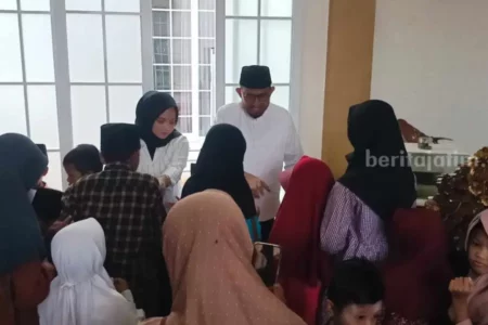 Cabup Sumenep Achmad Fauzi Santuni Anak Yatim Sebelum Mencoblos Foto BeritaJatim.com
