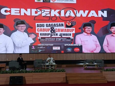 Ratusan Mahasiswa Universitas Jember Uji Gagasan Cabup Hendy Siswanto, Fawait Absen