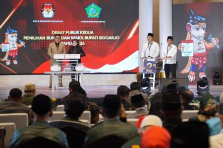 Persingkat Birokrasi Pelayanan Warga, Program Mas Iin-Abah Edy Dominasi Debat Kedua KPU Debat Paslon ll Pilkada Sidoarjo 2024 yang diselenggarakan KPU Sidoarjo di Hotel Aston Sidoarjo