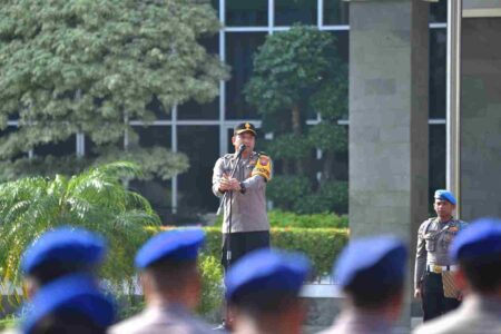 Ratusan Polisi Amankan Debat Publik Perdana Pilkada Gresik Foto BeritaJatim.com