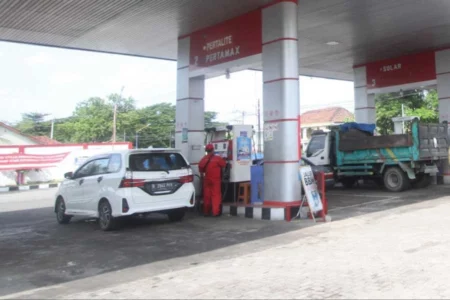 Penggunaan QR Code untuk Pembelian Pertalite, Ini Tanggapan Konsumen Magetan Foto BeritaJatim.com