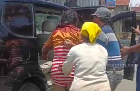 Perselisihan HP, Ibu Muda di Blitar Dibacok Berkali-kali Oleh Suami Foto BeritaJatim.com
