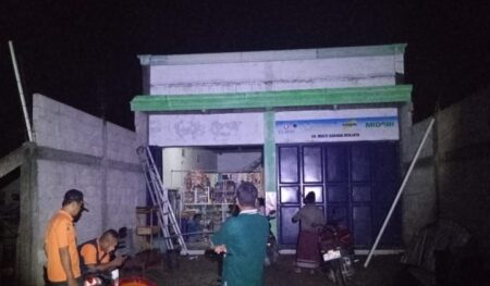 Angin Kencang Juga Terjang Dawarblandong Mojokerto, Sejumlah Bangunan Rusak Foto BeritaJatim.com