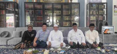 Ini Pesan Pengasuh Ponpes Langitan pada Cawabup Gresik Foto BeritaJatim.com