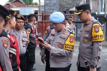 Kapolres Lamongan Sidak Hp Seluruh Anggota, Pastikan Tak Terlibat Judi Online Foto BeritaJatim.com