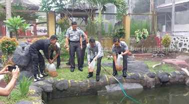 Lapas Malang Manfaatkan Lahan untuk Bertanam dan Budidaya Ikan Foto BeritaJatim.com