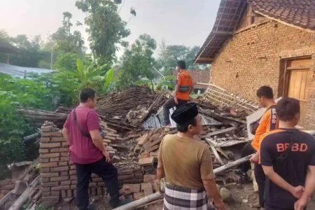 Bangunan Dapur Rumah Lansia Penyandang Disabilitas di Magetan Roboh Foto BeritaJatim.com