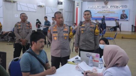 Pengecekan Kesehatan 236 Personel Pengamanan TPS di Kabupaten Mojokerto Foto BeritaJatim.com