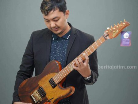 Gitaris Asal Malang Dorong Anak Muda Giat Berkarya Foto BeritaJatim.com