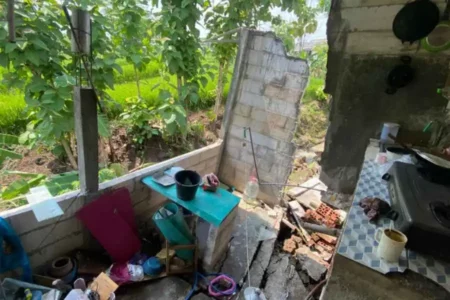 Selain Banjir, Kabupaten Madiun Juga Dilanda Tanah Longsor Foto BeritaJatim.com