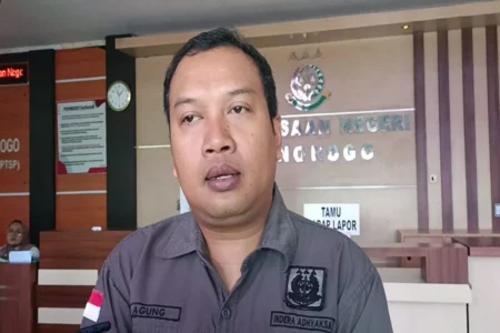 Kejari Ponorogo Laksanakan Tahap 2 Kasus Korupsi Dana Desa Crabak Foto BeritaJatim.com