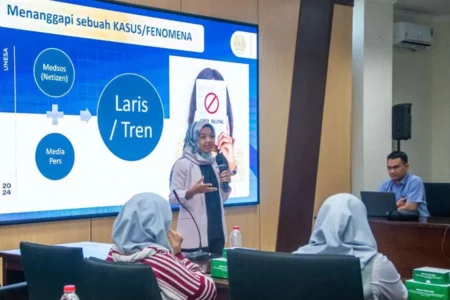 Direktorat Humas Unesa Latih Kemampuan Menulis Guru Labschool Foto BeritaJatim.com
