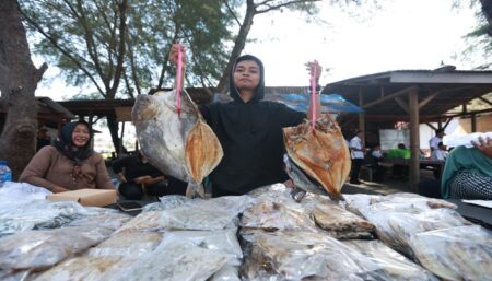 Terbesar Ketiga di Jatim, Konsumsi Ikan Warga Banyuwangi 120 Ton Per tahun Foto BeritaJatim.com