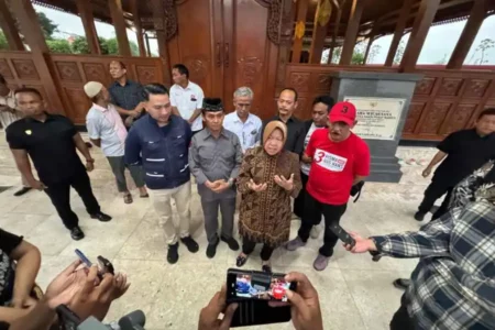 Kunjungi Padepokan IKSPI Kera Sakti, Risma Soroti Tantangan Pesilat di Madiun Foto BeritaJatim.com