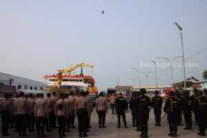 Puluhan Anggota Polres Sumenep dan Brimob Polda Jatim Geser ke Pulau Masalembu Foto BeritaJatim.com