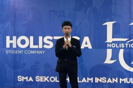Holistica Student Company: Pendidikan Berbasis Kewirausahaan di SMA SAIM Surabaya Foto BeritaJatim.com