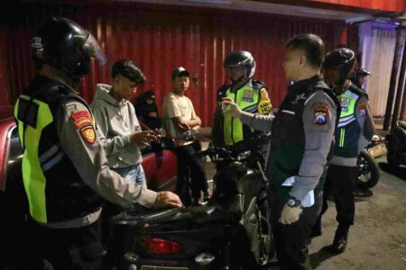 Cipta Kondisi, Polres Mojokerto Kota Sasar Titik Kumpul Remaja Foto BeritaJatim.com