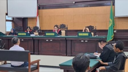 Jaksa Tuntut Herman Budiyono Terdakwa Penggelapan Rp 12 Miliar dan 4 Tahun Penjara, Pengacara : Jaksa Lucu dan Ngawur Foto BeritaJatim.com